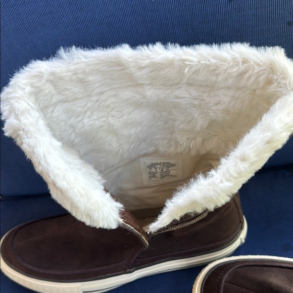 Converse Brown Ankle Boots with White Fur Trim - Picture 3 of 6